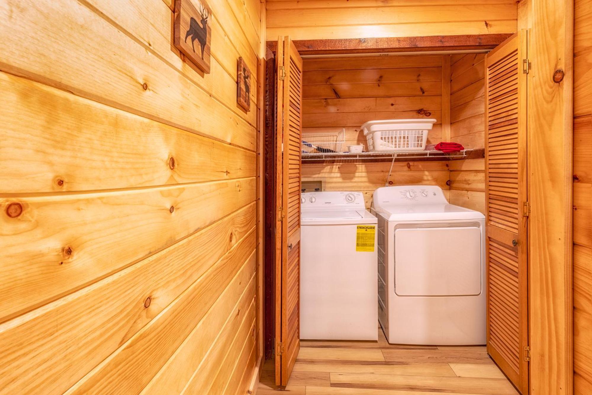 Real Log Cabin With Amazing Views, Hot Tub, Sauna, Games Gatlinburg Εξωτερικό φωτογραφία