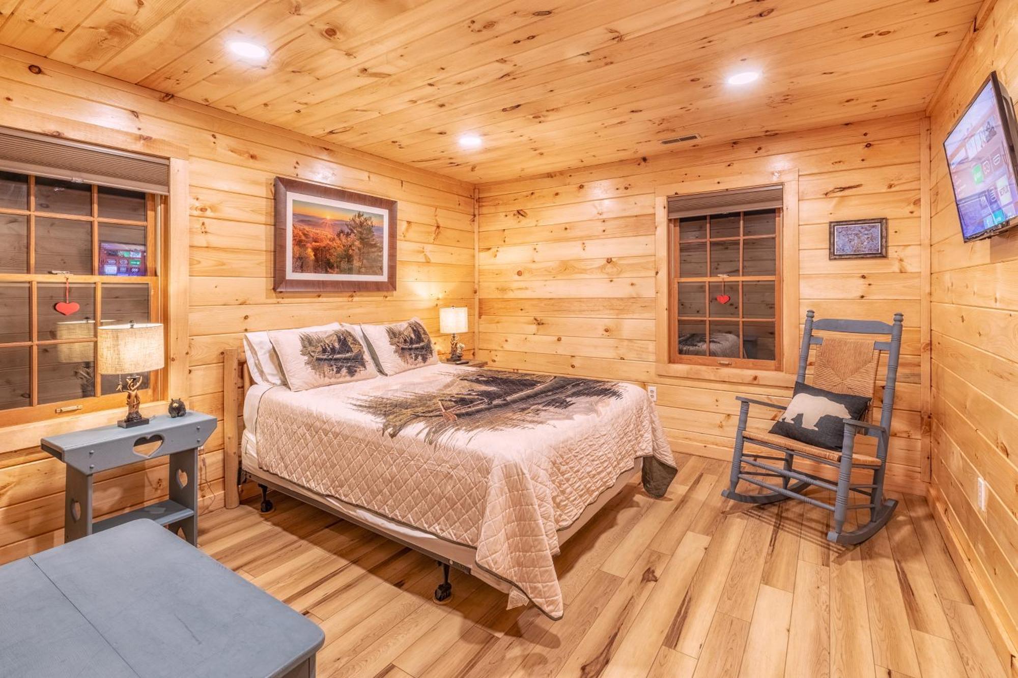 Real Log Cabin With Amazing Views, Hot Tub, Sauna, Games Gatlinburg Εξωτερικό φωτογραφία