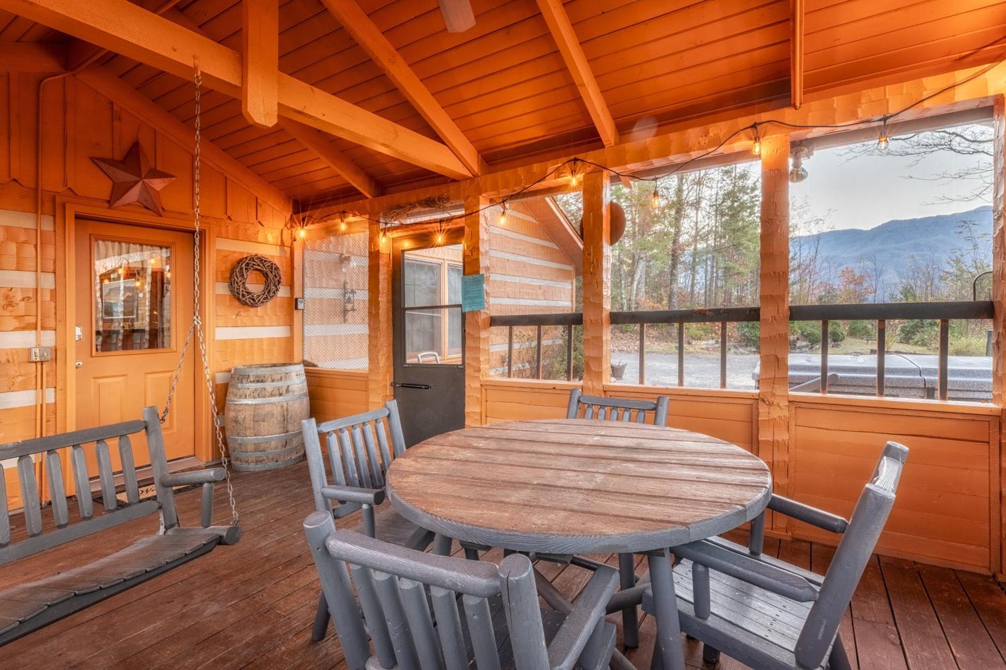 Real Log Cabin With Amazing Views, Hot Tub, Sauna, Games Gatlinburg Εξωτερικό φωτογραφία