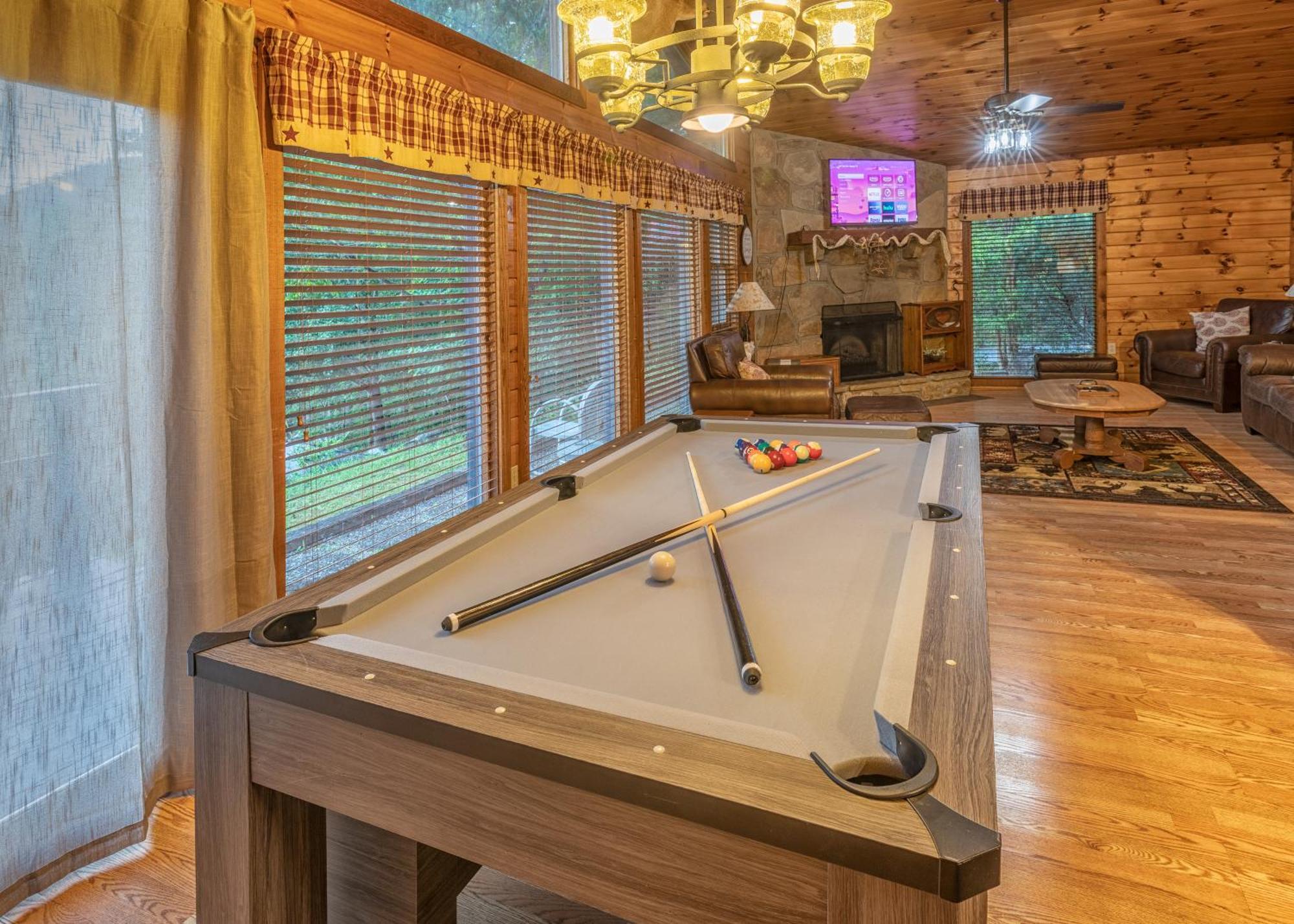 Real Log Cabin With Amazing Views, Hot Tub, Sauna, Games Gatlinburg Εξωτερικό φωτογραφία
