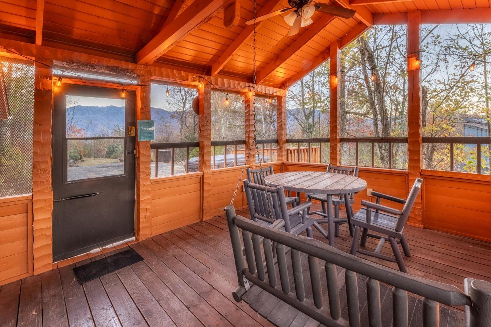 Real Log Cabin With Amazing Views, Hot Tub, Sauna, Games Gatlinburg Εξωτερικό φωτογραφία