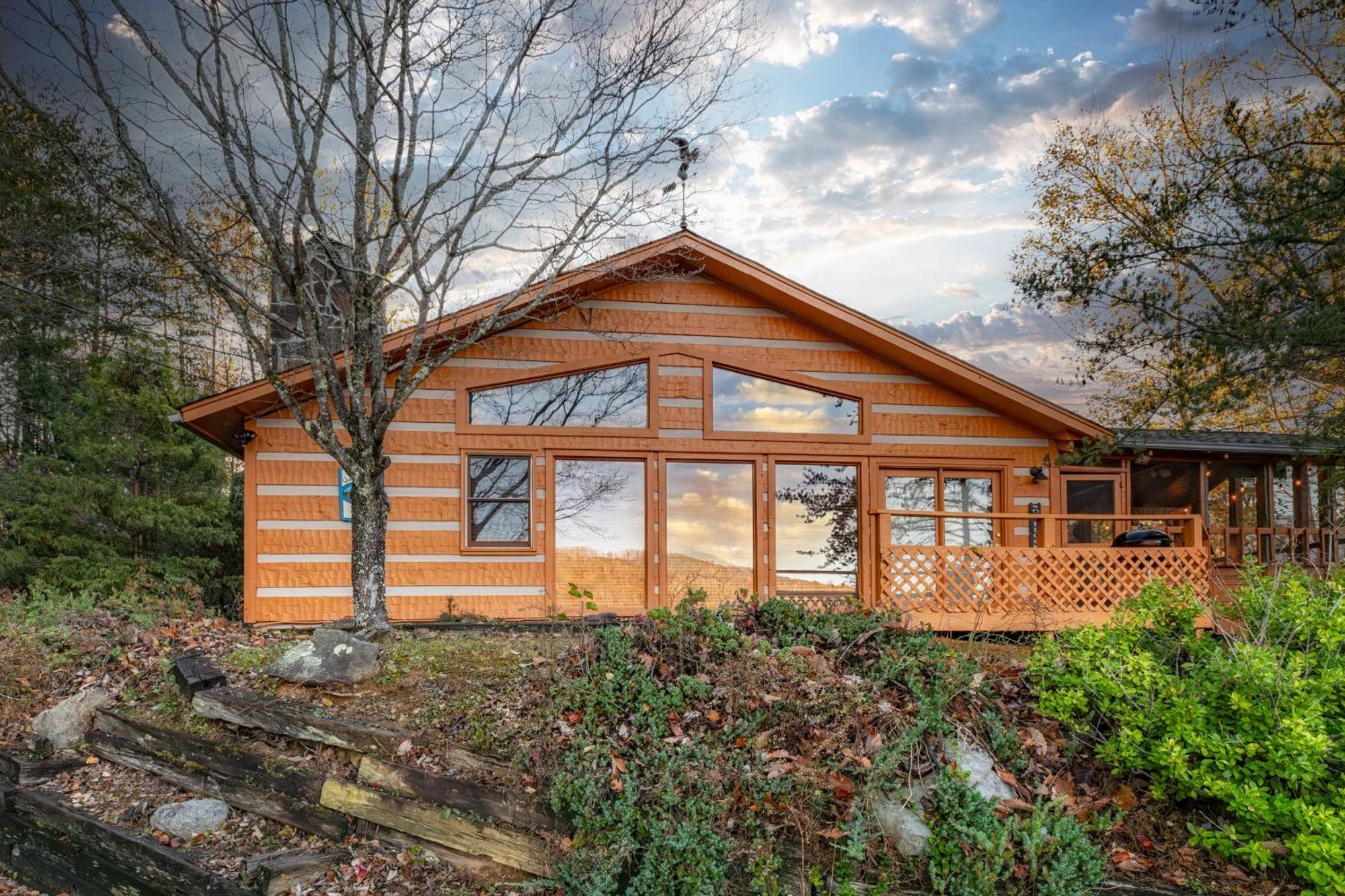 Real Log Cabin With Amazing Views, Hot Tub, Sauna, Games Gatlinburg Εξωτερικό φωτογραφία