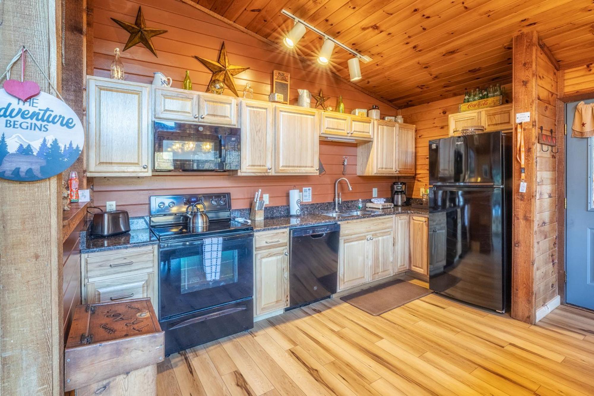 Real Log Cabin With Amazing Views, Hot Tub, Sauna, Games Gatlinburg Εξωτερικό φωτογραφία